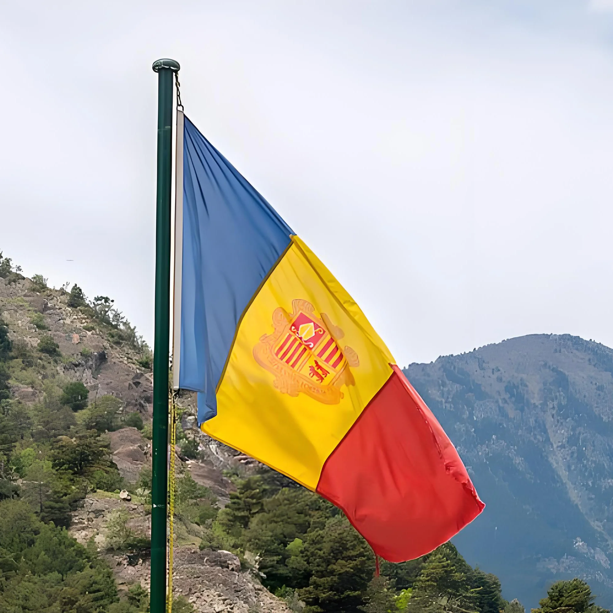 Bandera nacional de Andorra en poliéster colgante para exterior - imagen 4