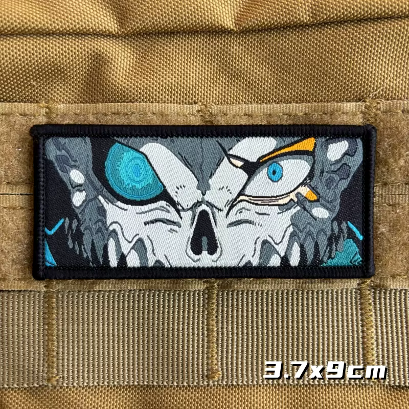Parche bordado con diseño de ojos anime estilo Reina