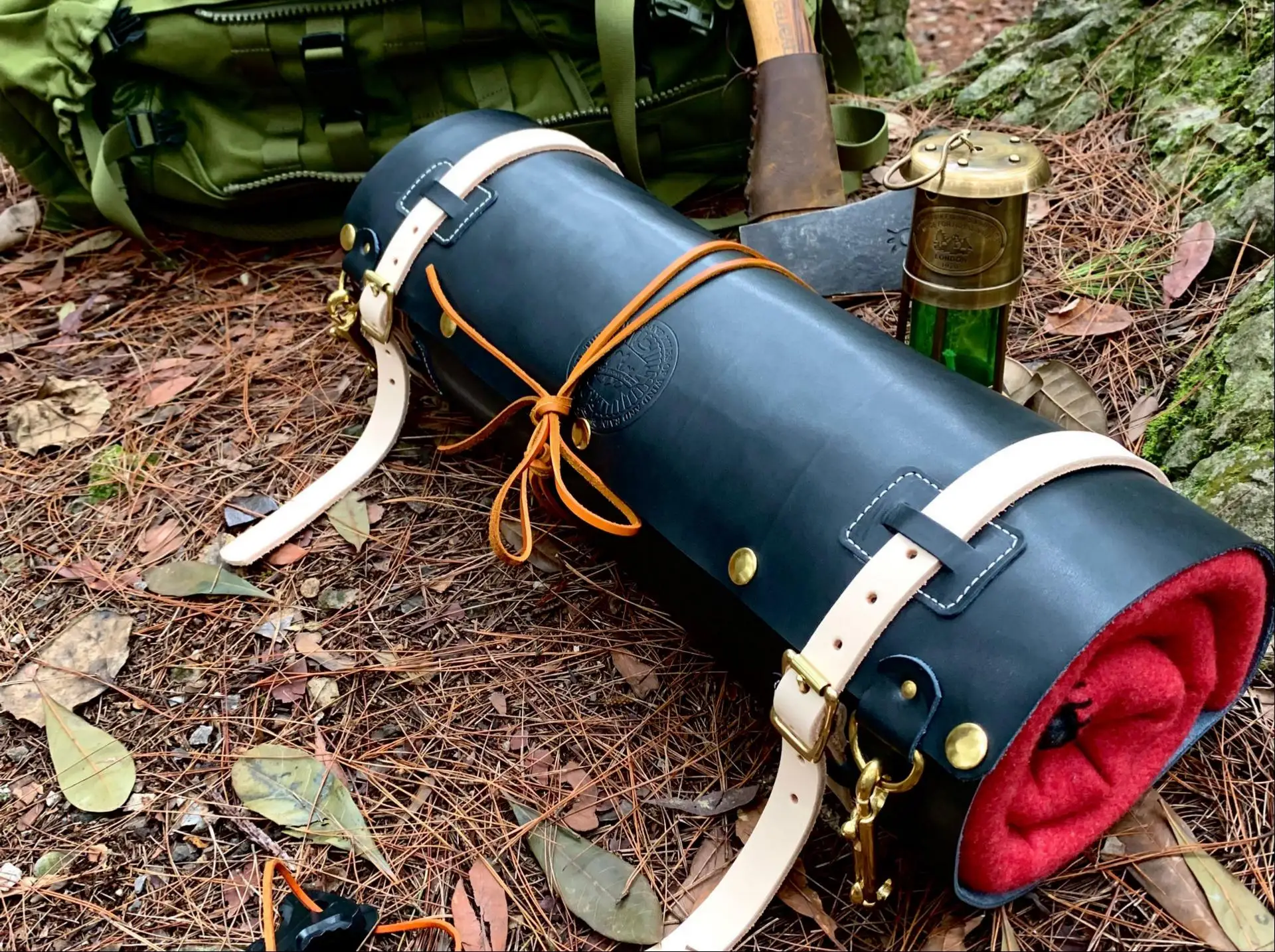Manta de camping enrollable con correas de cuero para motocicleta - imagen 4