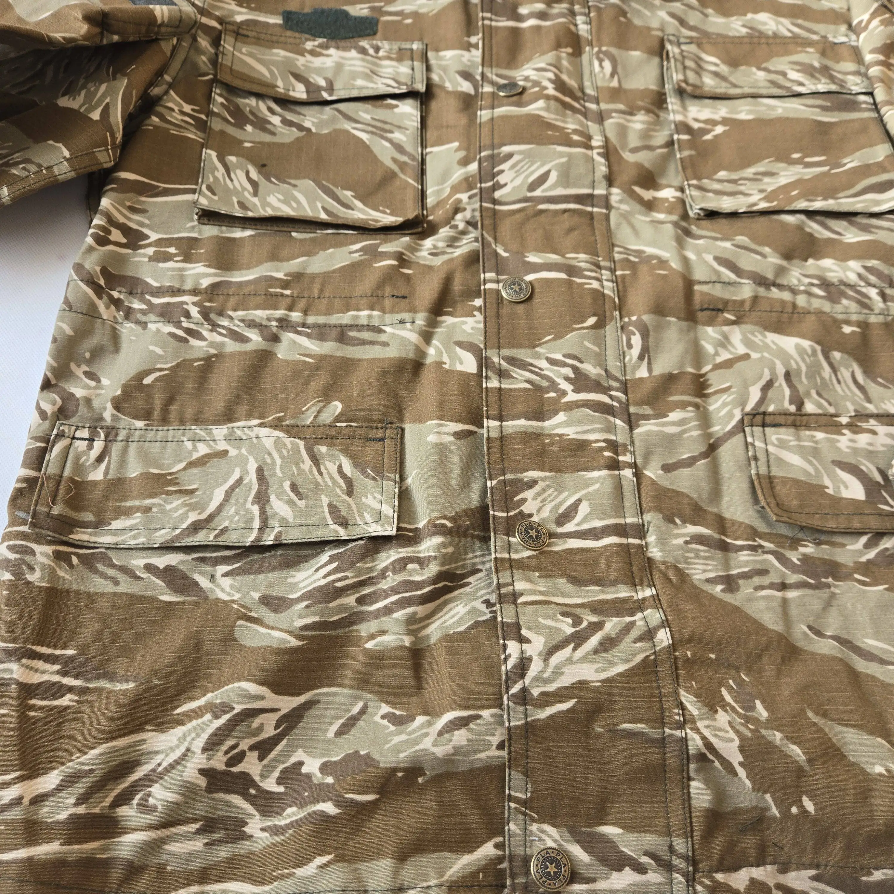 Conjunto completo de camuflaje listo para uso en exterior