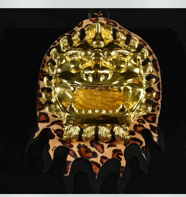 Detalle de los materiales y acabado del protector abdominal de armadura china