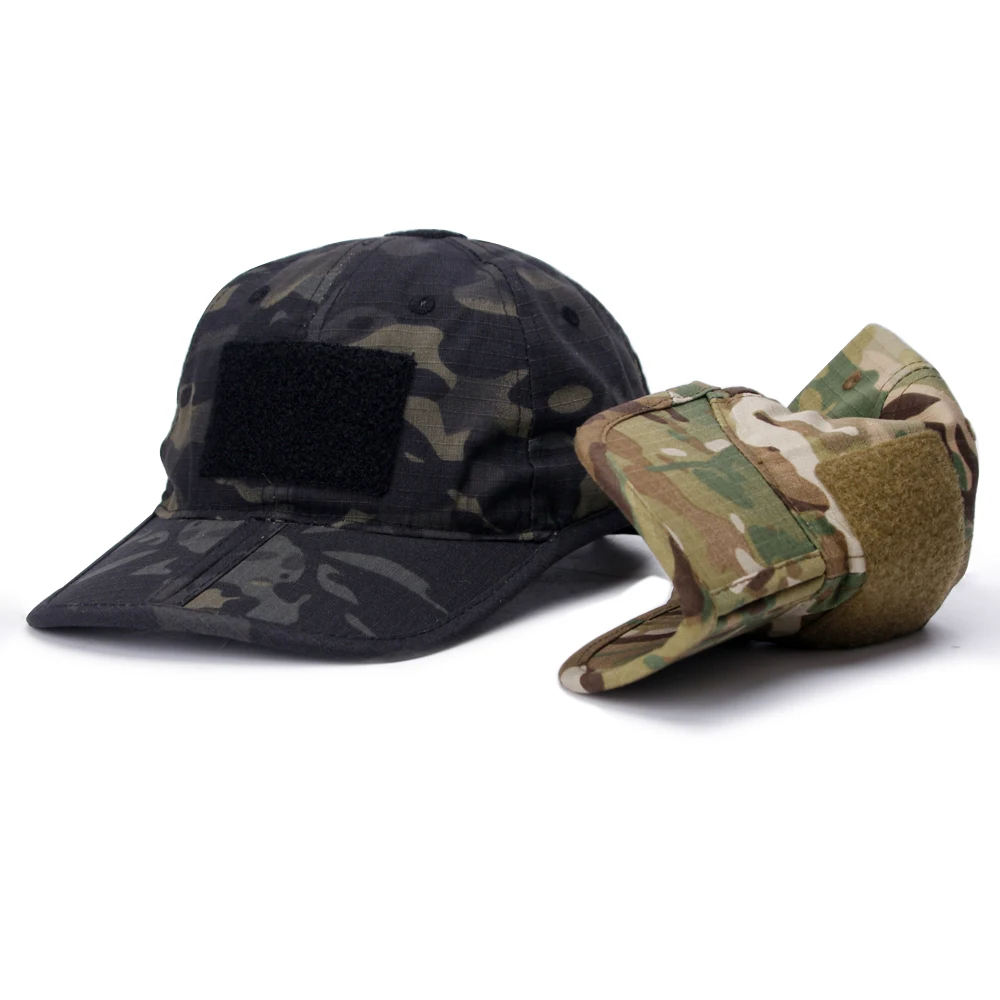 Gorra de camuflaje plegable en uso