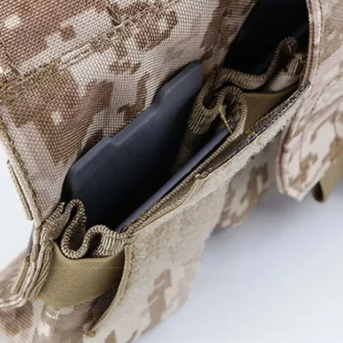 Ejemplo de adaptador instalado en una plataforma MOLLE con cargador colocado