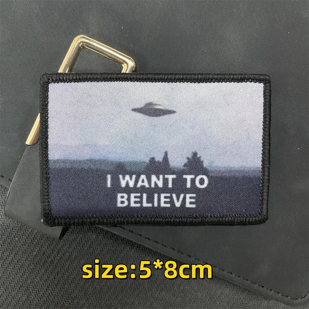 Parche frontal en tela con diseño UFO