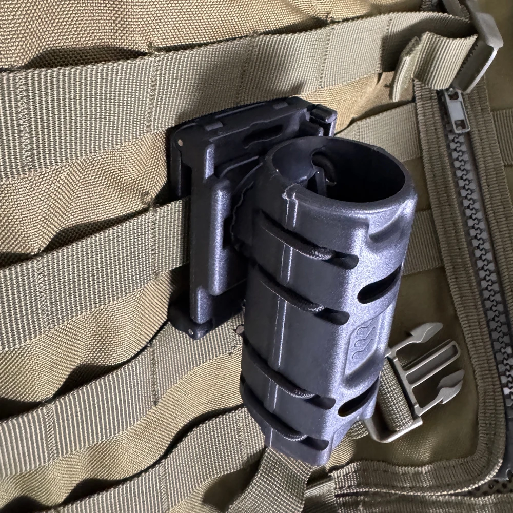Funda táctica negra mate con clip Molle