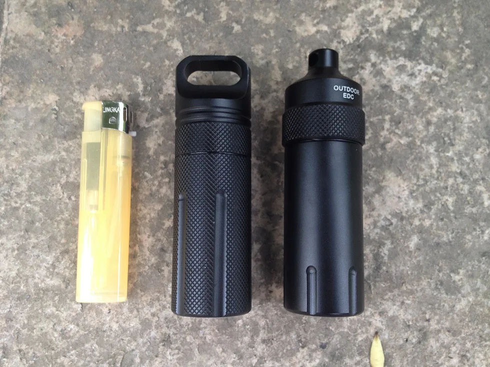 Cápsula impermeable tipo llavero para transporte EDC