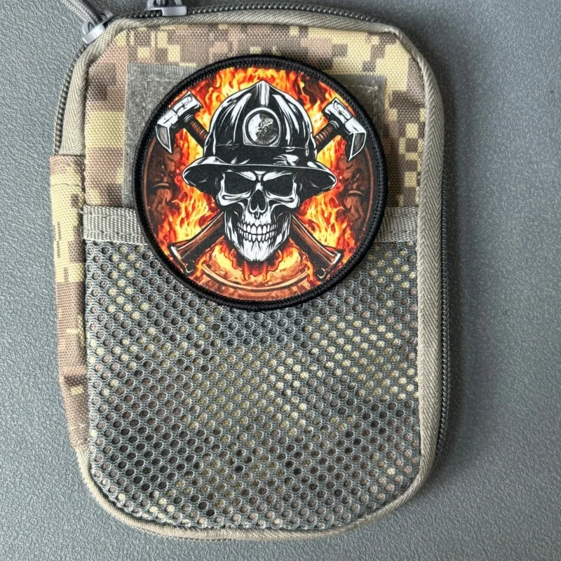 Parche táctico de calavera bombero con hacha – Gancho y bucle - imagen 2