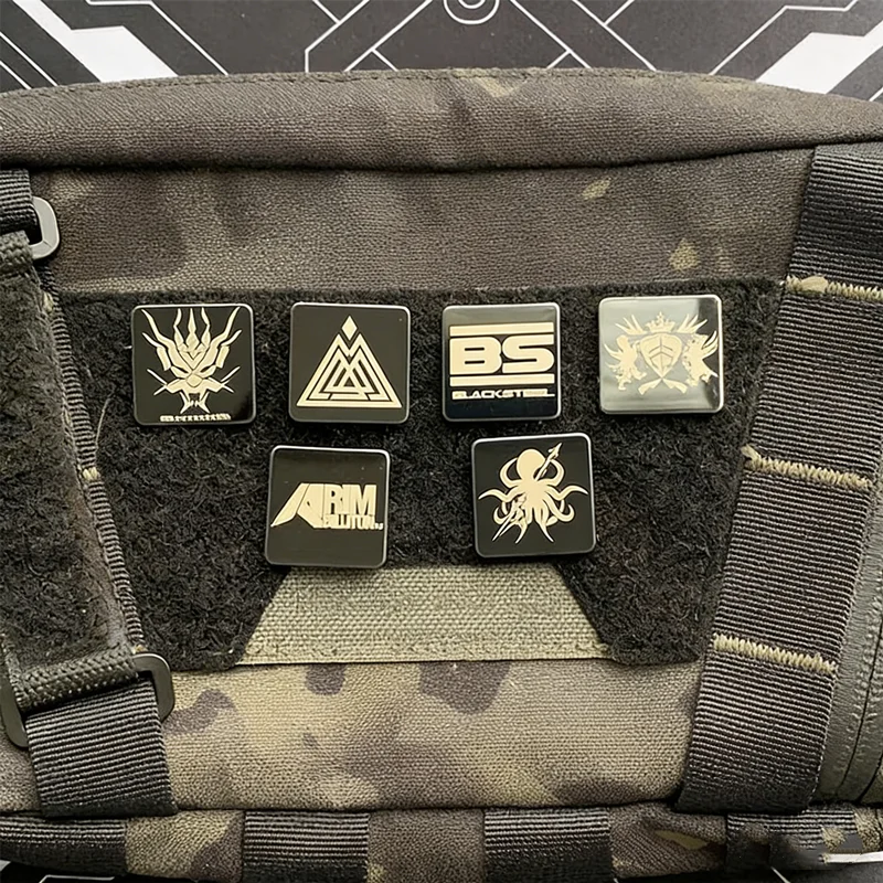 Parche táctico Arknights metal Rhode Island con gancho para mochila - imagen 3