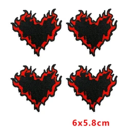 Parche termoadhesivo bordado corazón de llama gótico para ropa