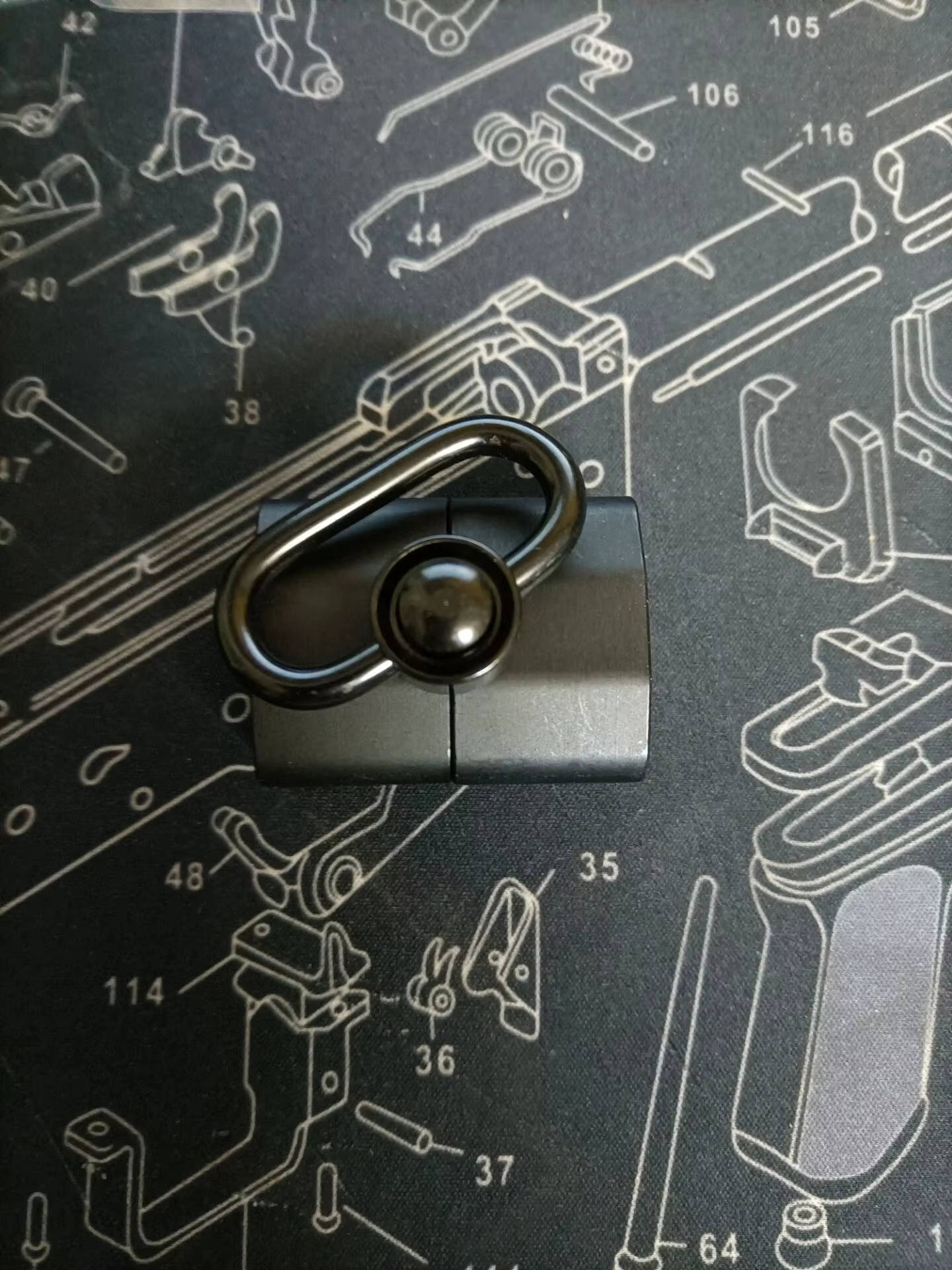 Hebilla táctica P90 de montaje trasero