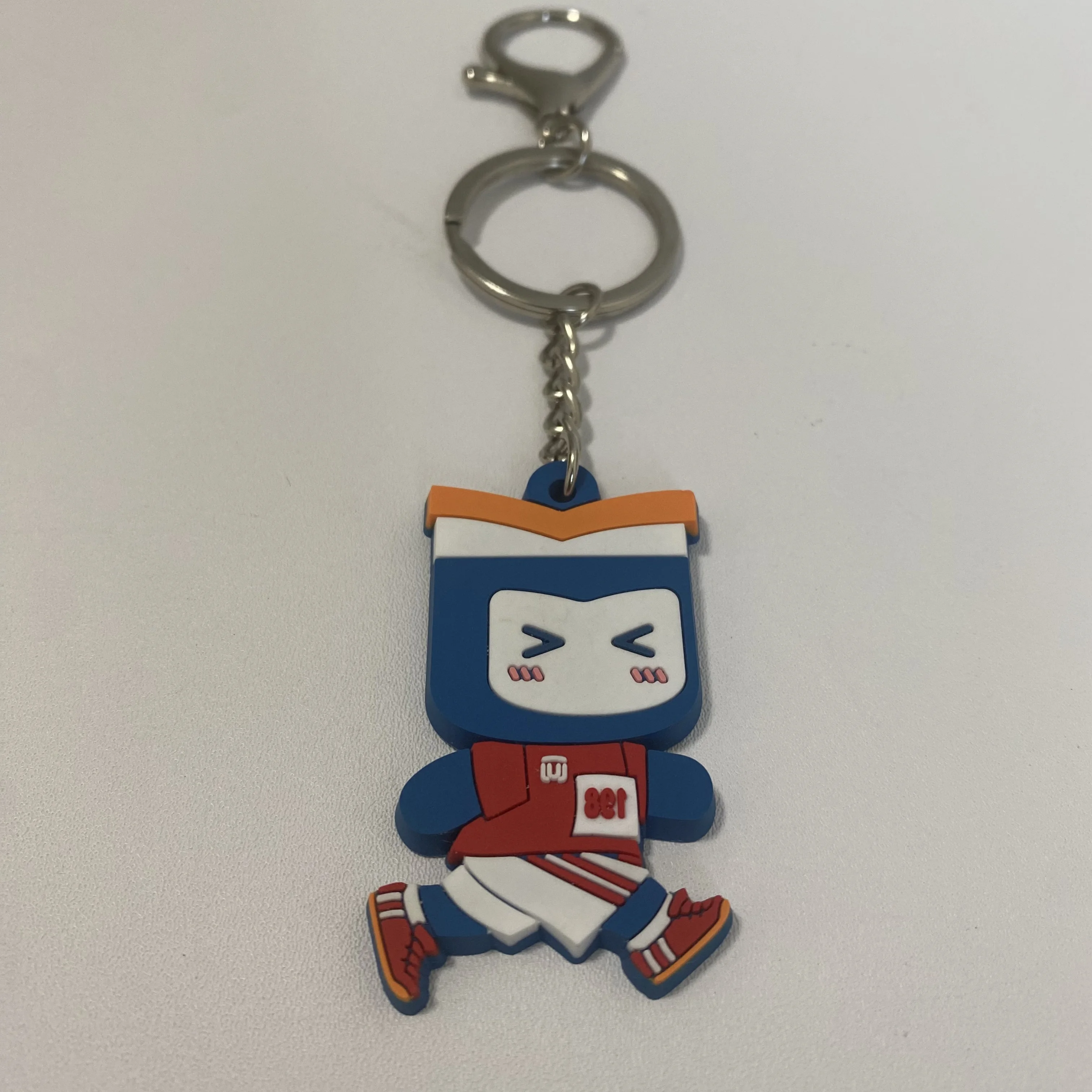 Llavero táctico en silicona con logotipo personalizable – 3D - imagen 3