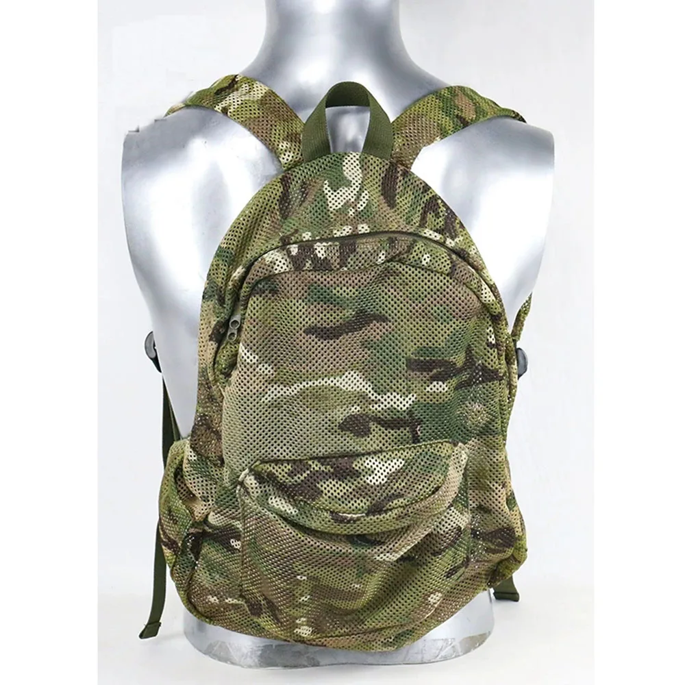 Vista frontal de la mochila de malla táctica