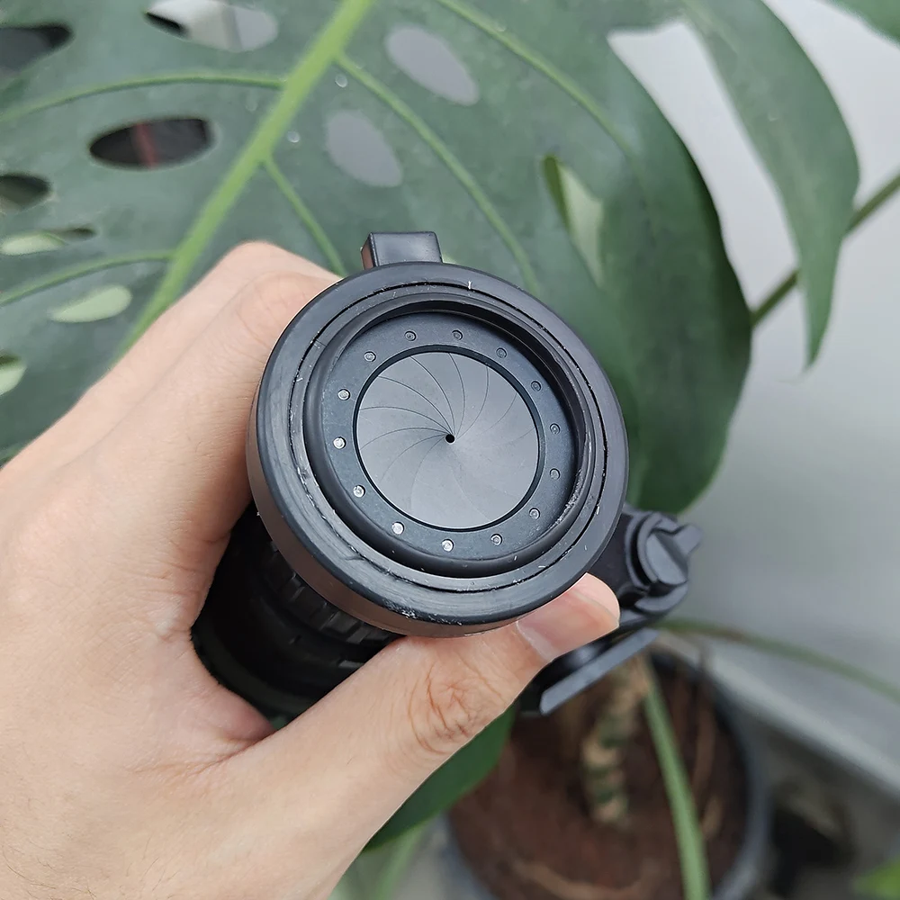 Dispositivo NVG con iris ajustable