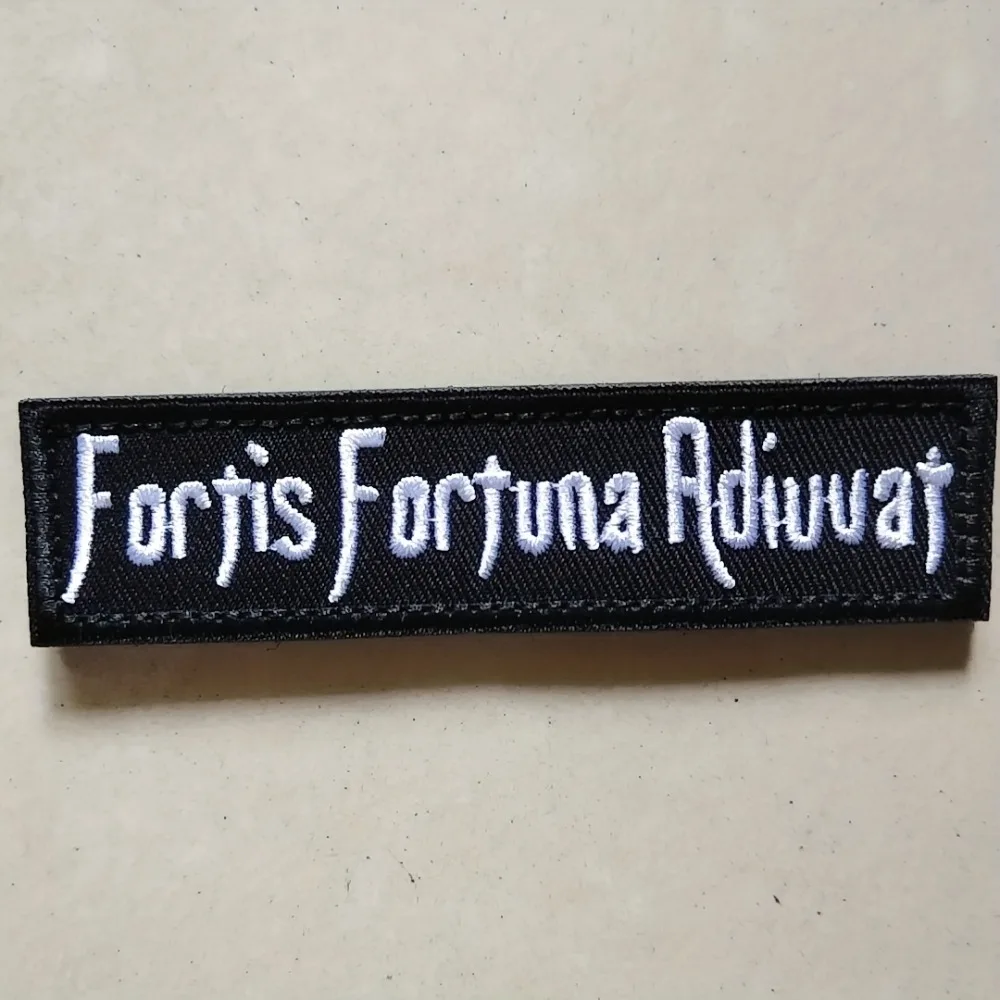 Parche táctico bordado Fortis Fortuna Adiuvat – MOLLE velcro - imagen 2