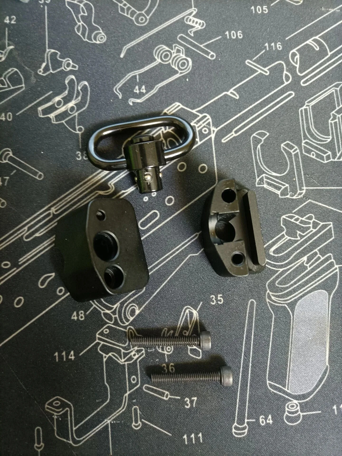 Material metálico y acabado