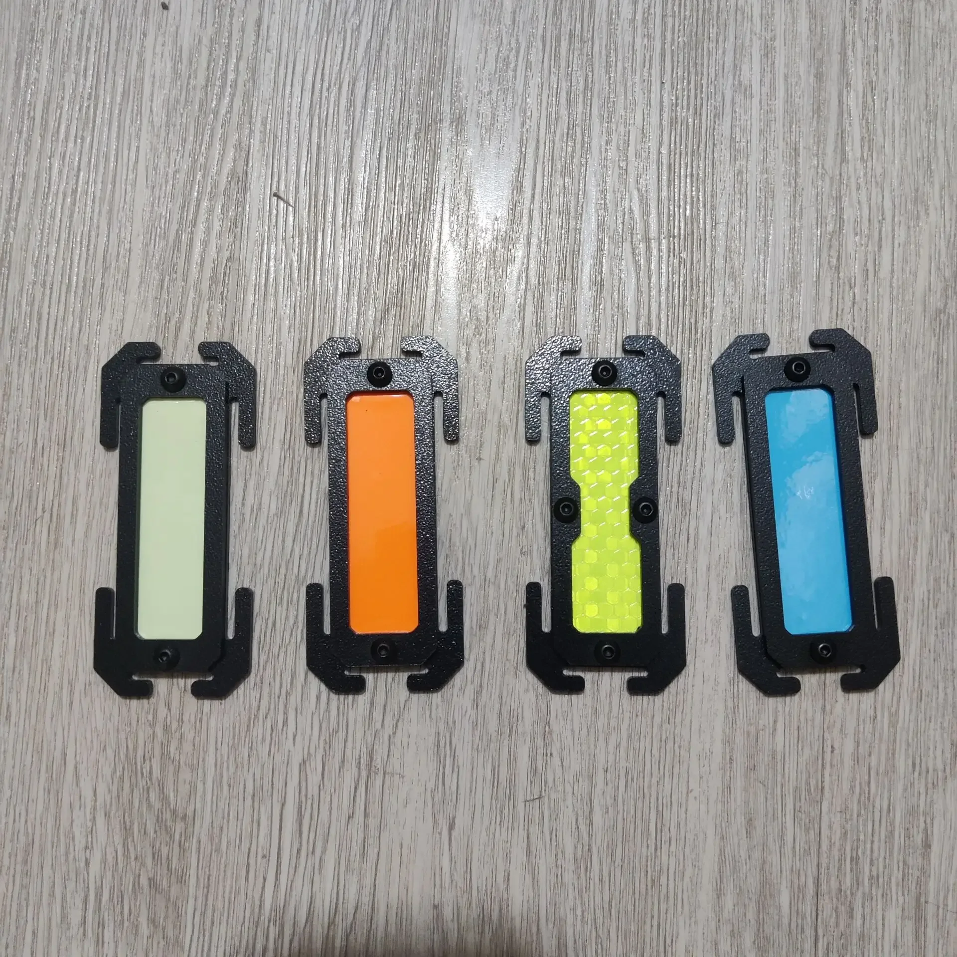 Barra marcadora táctica luminosa MOLLE para chaleco y mochila - imagen 4