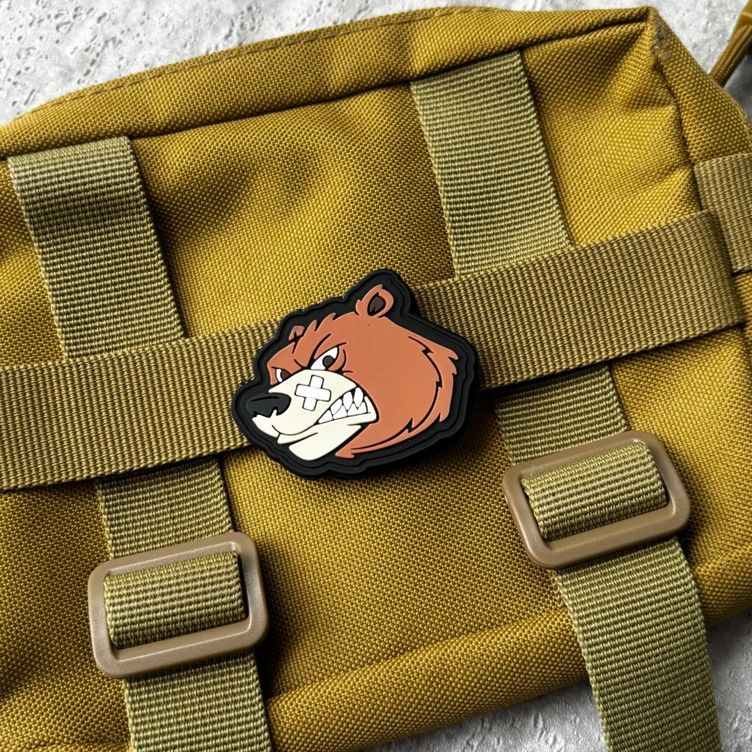 Parche táctico de PVC 3D Oso Herido con velcro para mochila - imagen 2