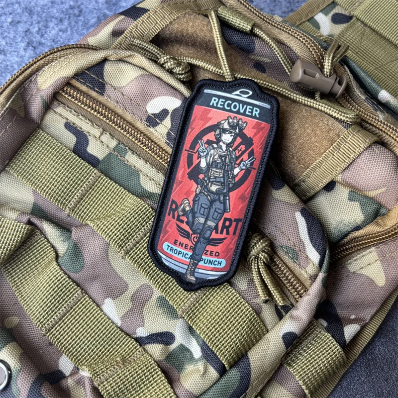 Parche táctico Recover Beverage Girl – moral y velcro para ropa - imagen 5