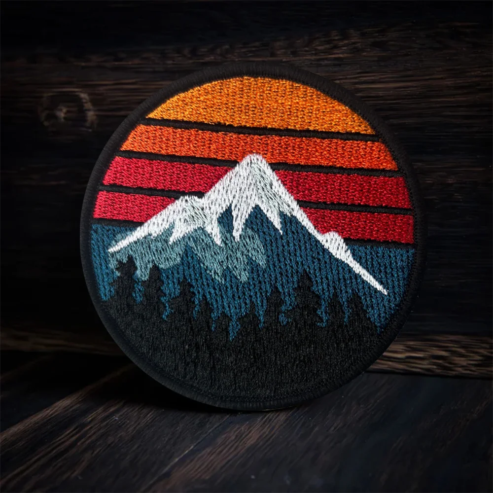 Applique de montaña para personalizar chaquetas y mochilas