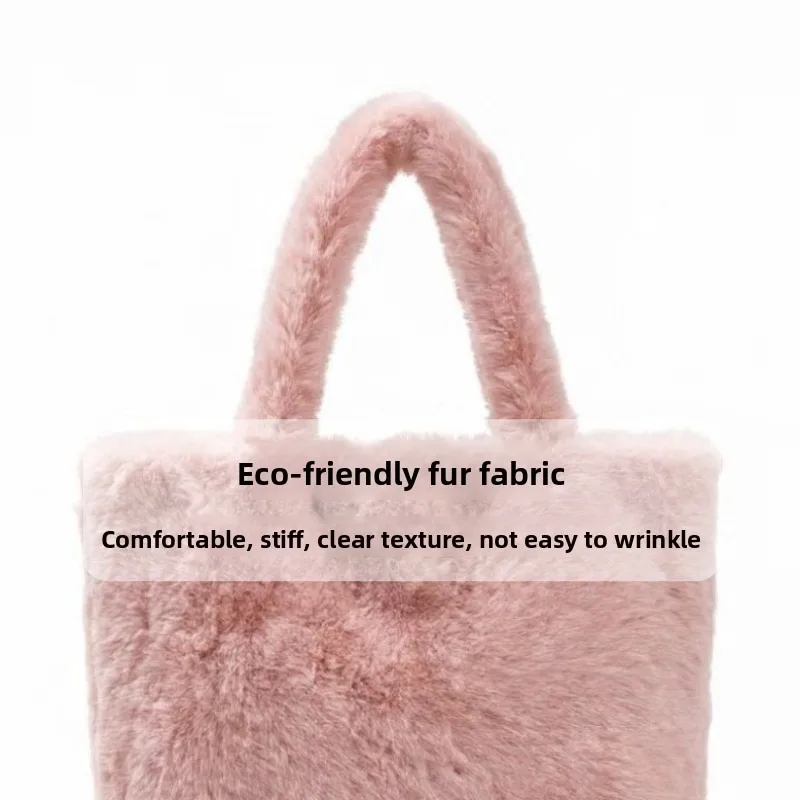 Detalle del bolso tote de pelo sintético