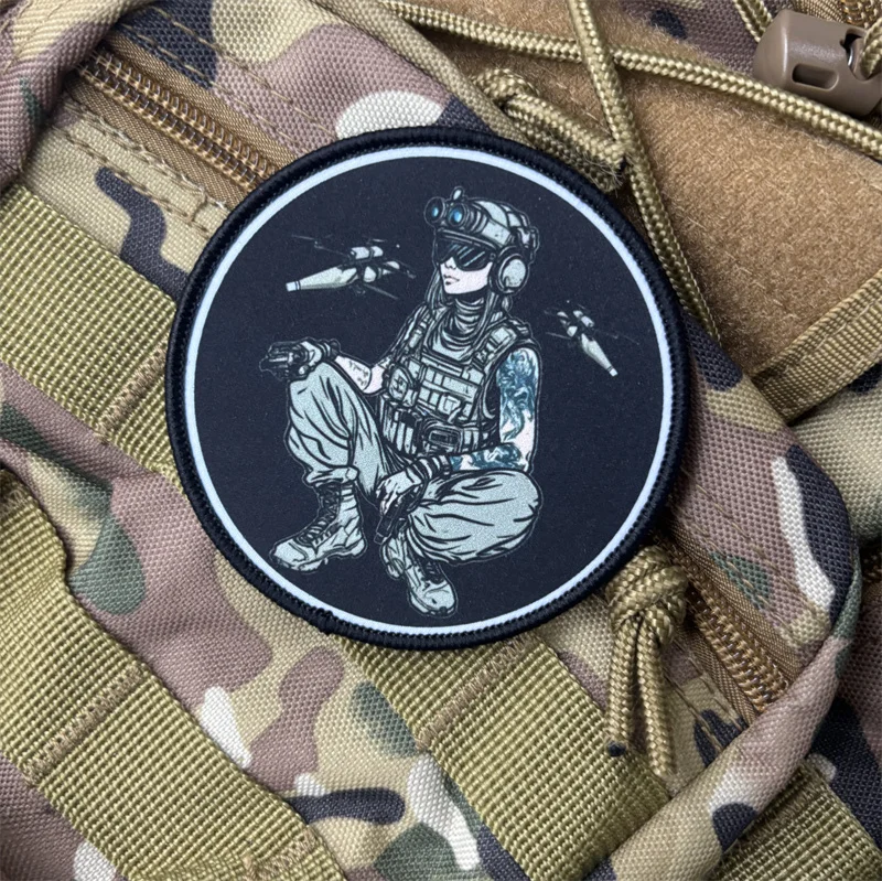Parche táctico militar con insignia de chica para ropa y mochila - imagen 2