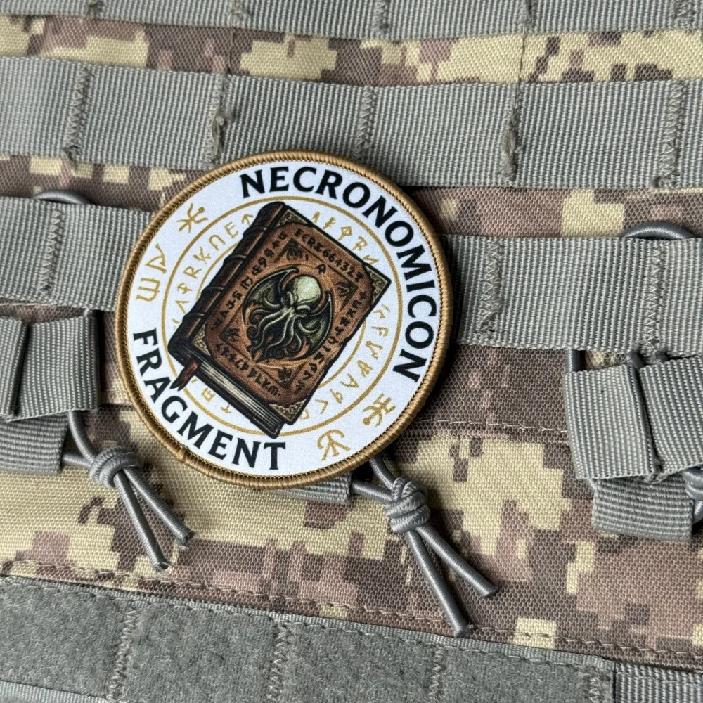 Parche táctico necronomicón fragmento pulpo – insignia para brazalete - imagen 5