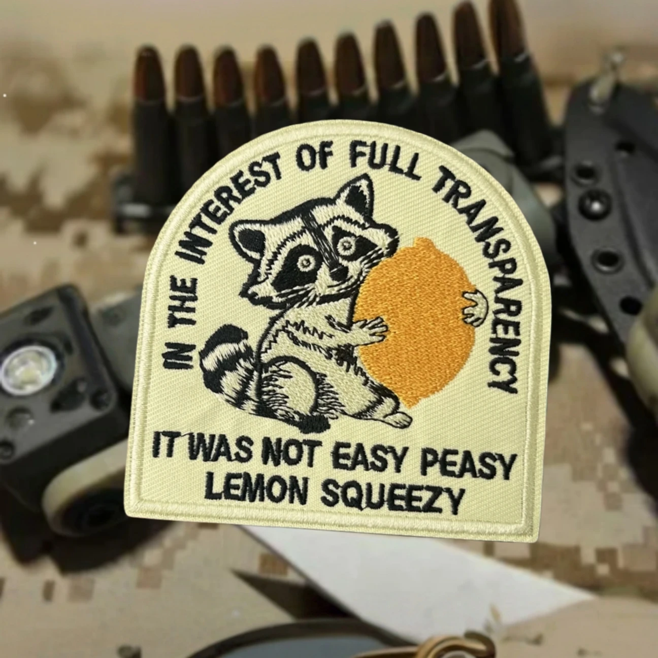 Parche militar bordado Raccoon and Lemon con gancho MOLLE - imagen 5