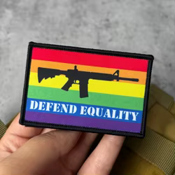 Parche táctico bandera arcoíris con velcro, arma estampada