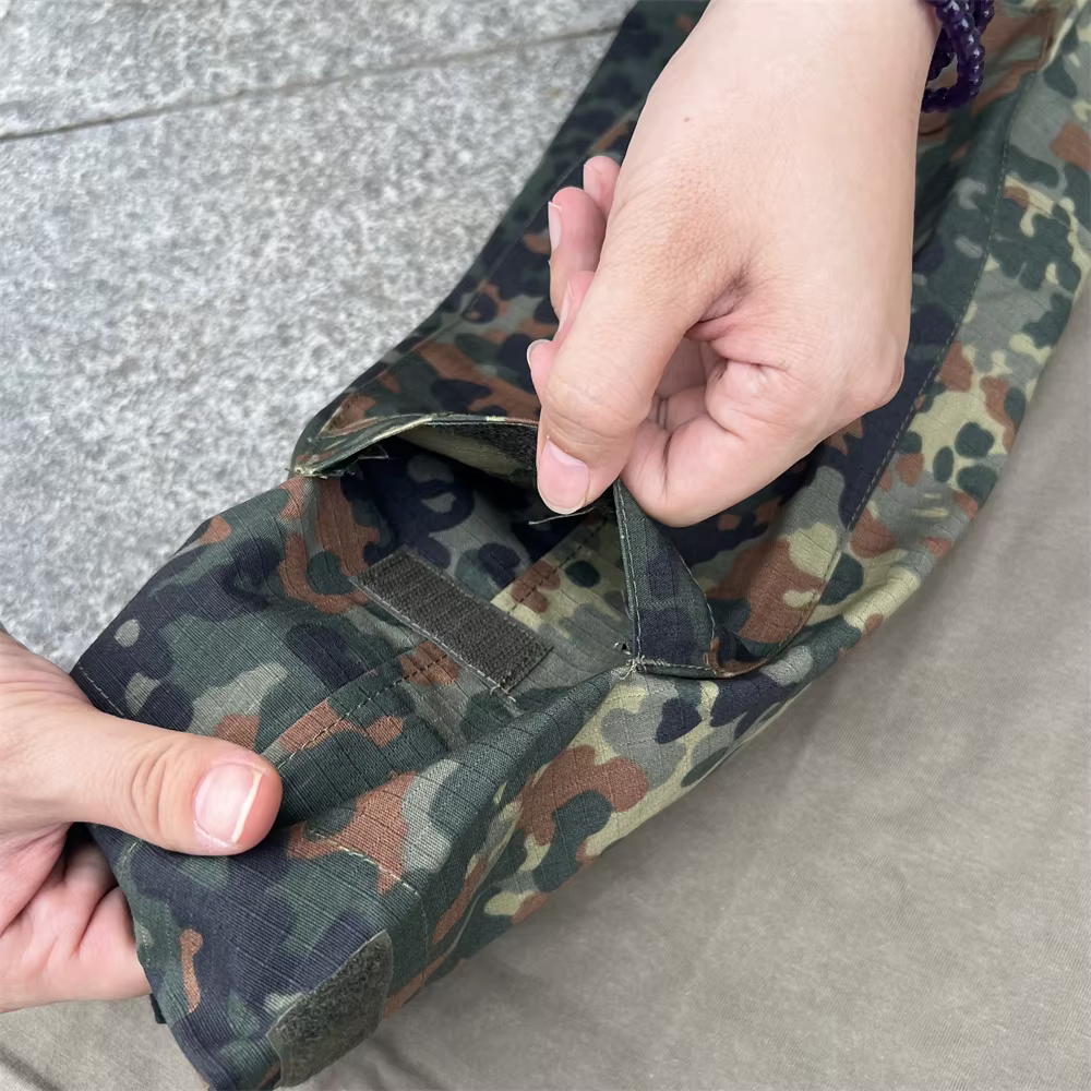 Vista de la camisa táctica en camuflaje