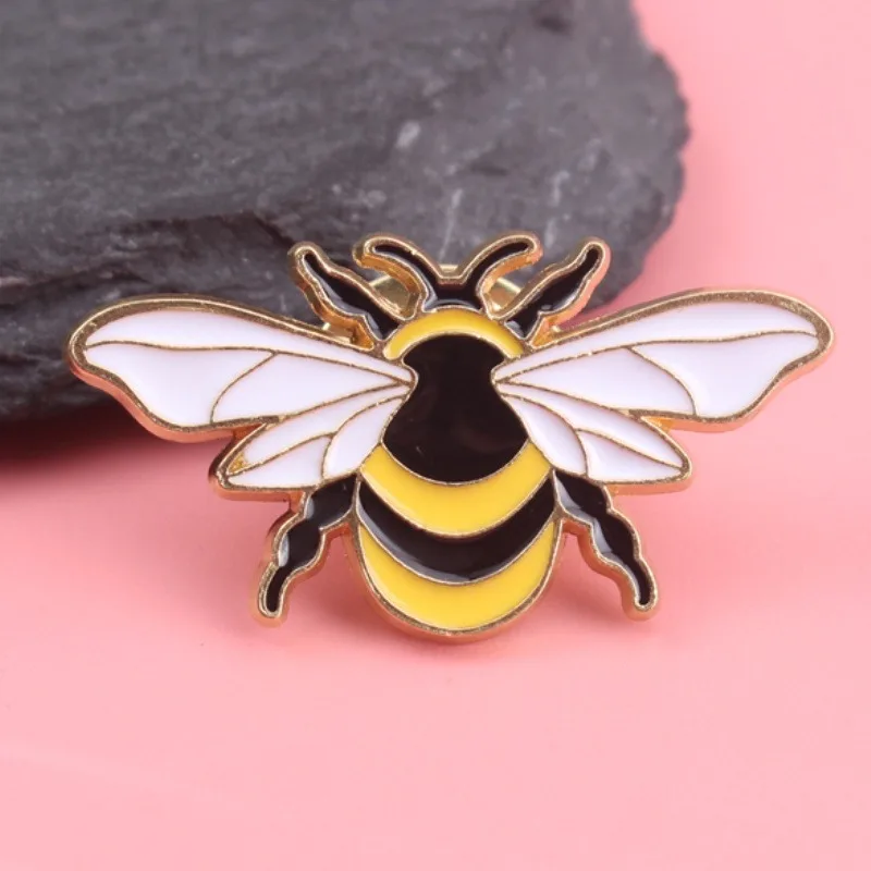 Pin de abeja para decoración de mochila