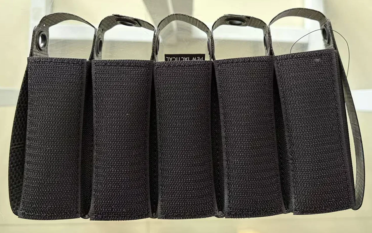 Bolsa táctica de pecho con compartimentos y inserción magnética - imagen 4