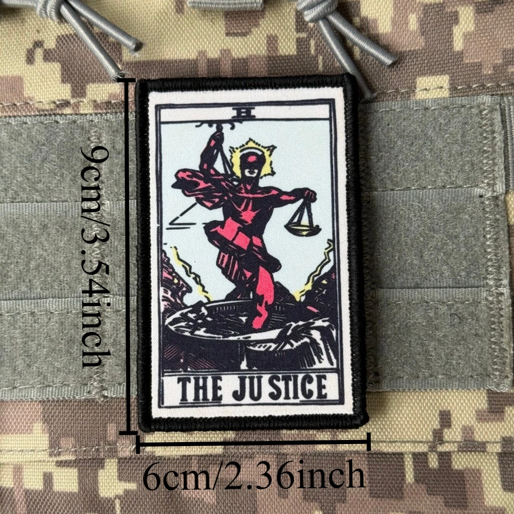 Parche de Tarot La Justicia con velcro para mochila militar - imagen 2