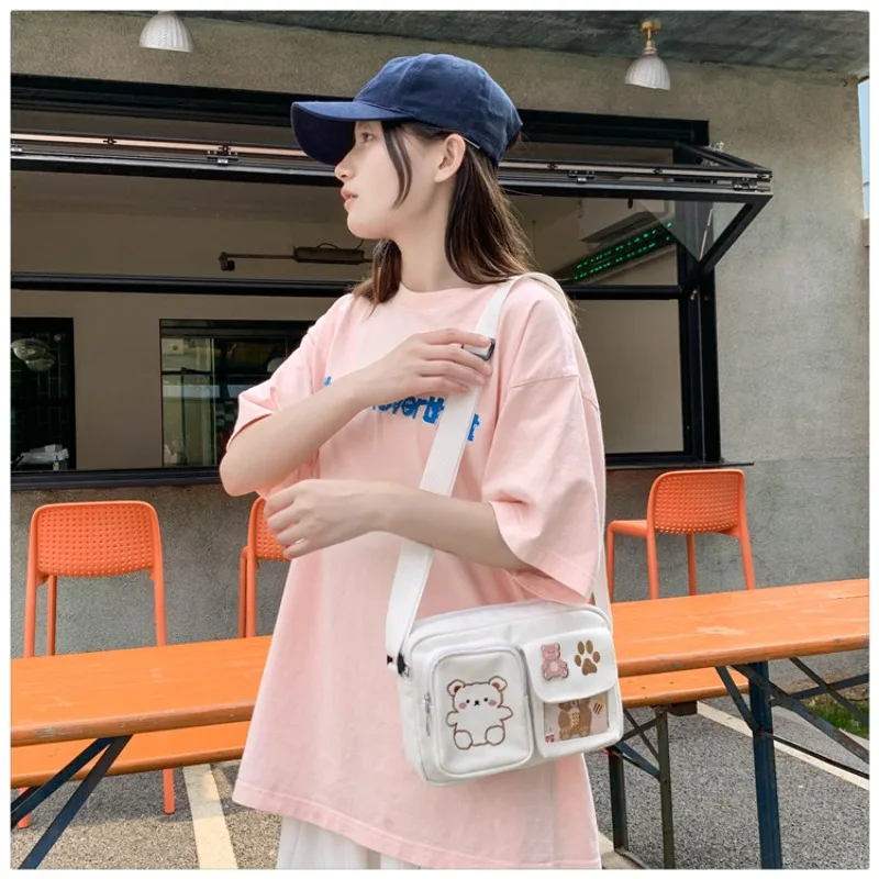 Bolso bandolera con diseño japonés vintage y oso bordado