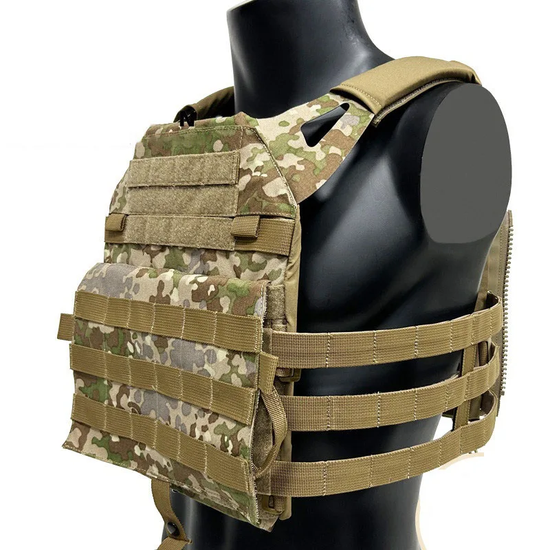 Detalle de paneles y sistema MOLLE desmontable