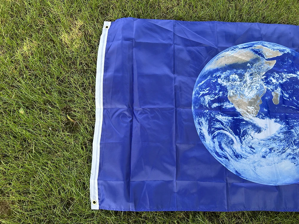 Bandera del Día de la Tierra lista para colgar