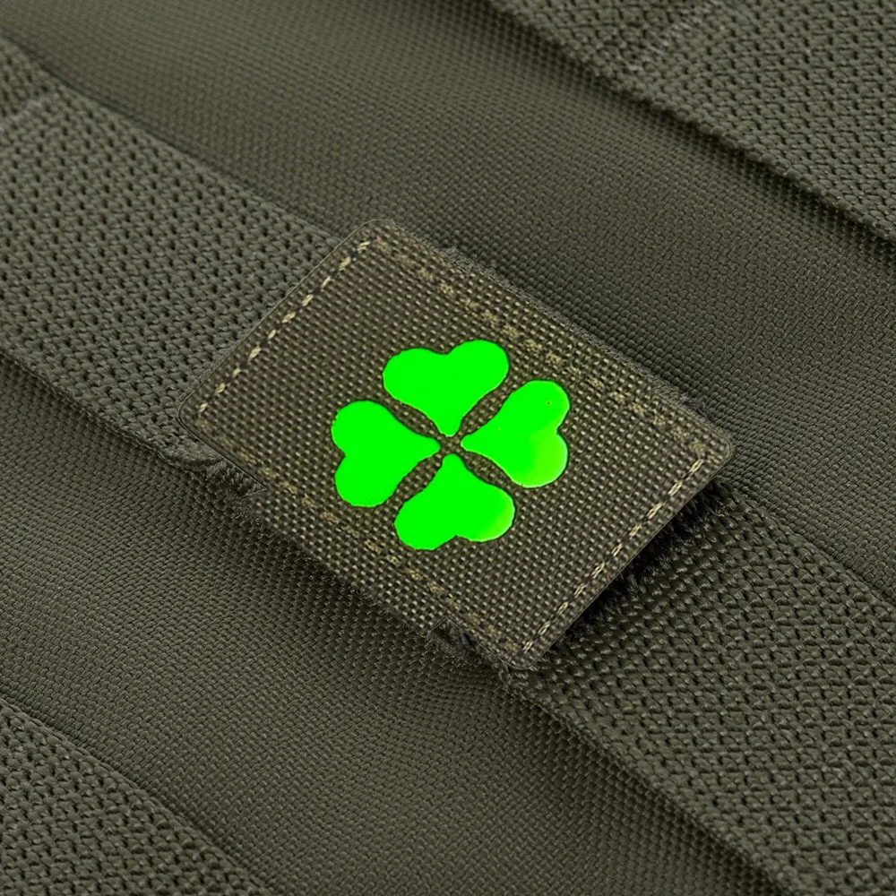 Parche táctico luminiscente de trébol para mochila MOLLE - imagen 3