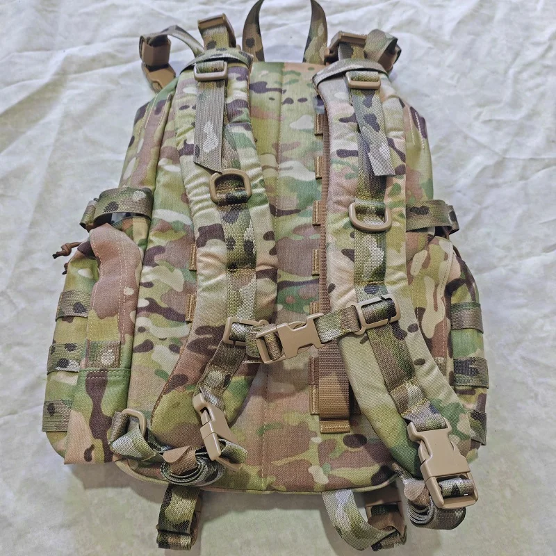 Mochila táctica AOR1/MC/WL con correa desmontable y casco - imagen 3