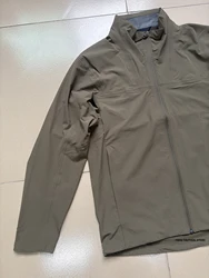 Chaqueta impermeable de exterior con goma, cuello alto, corte 3D
