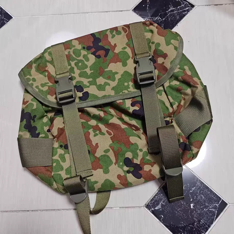 Trasera de la bolsa con correas
