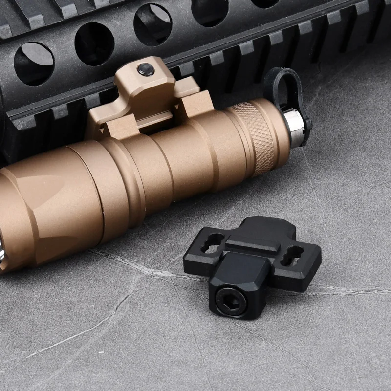 Detalle del adaptador de montaje para riel Picatinny