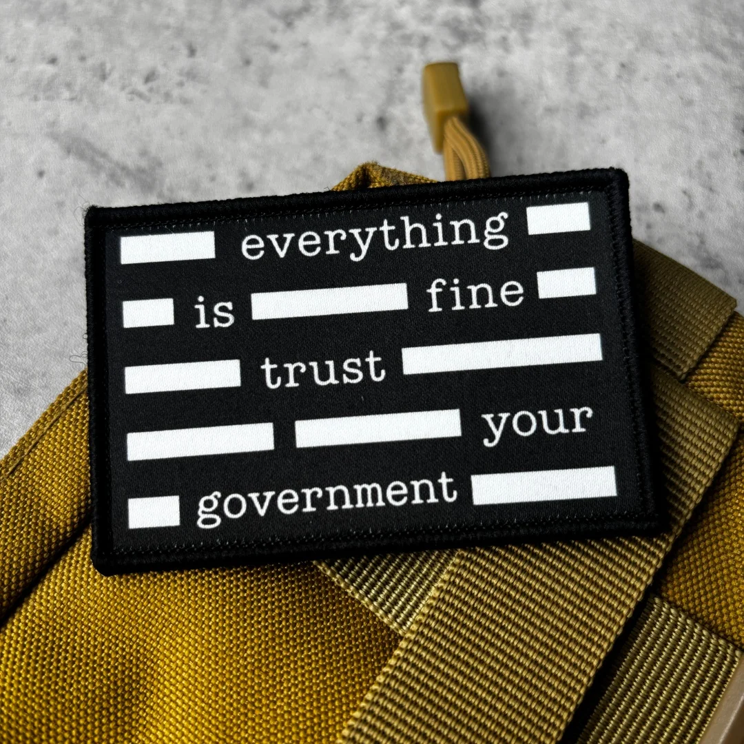 Parche táctico sarcástico 'Everything Is Fine' con velcro para mochila - imagen 2