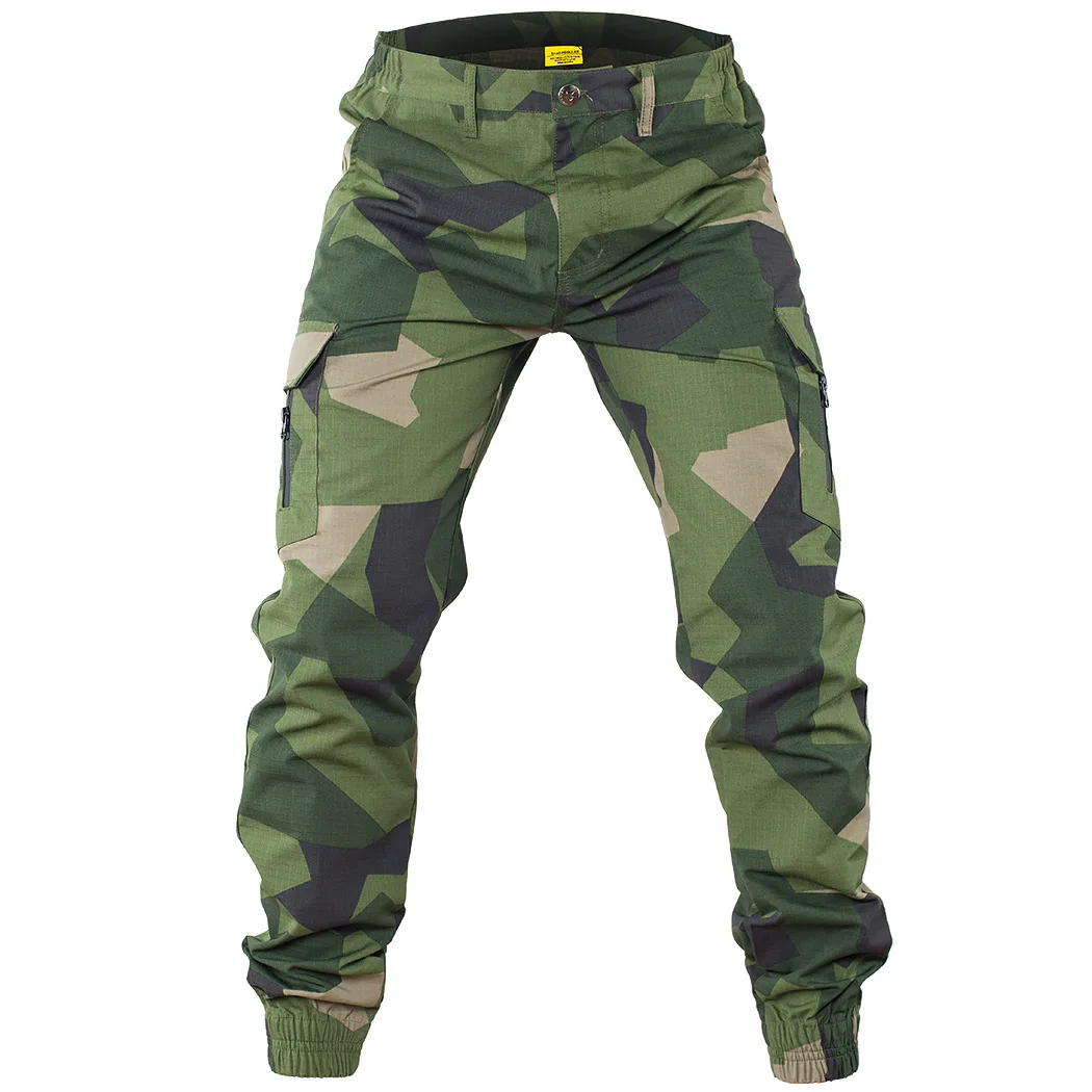 Pantalón táctico M90 en camuflaje con diseño geométrico