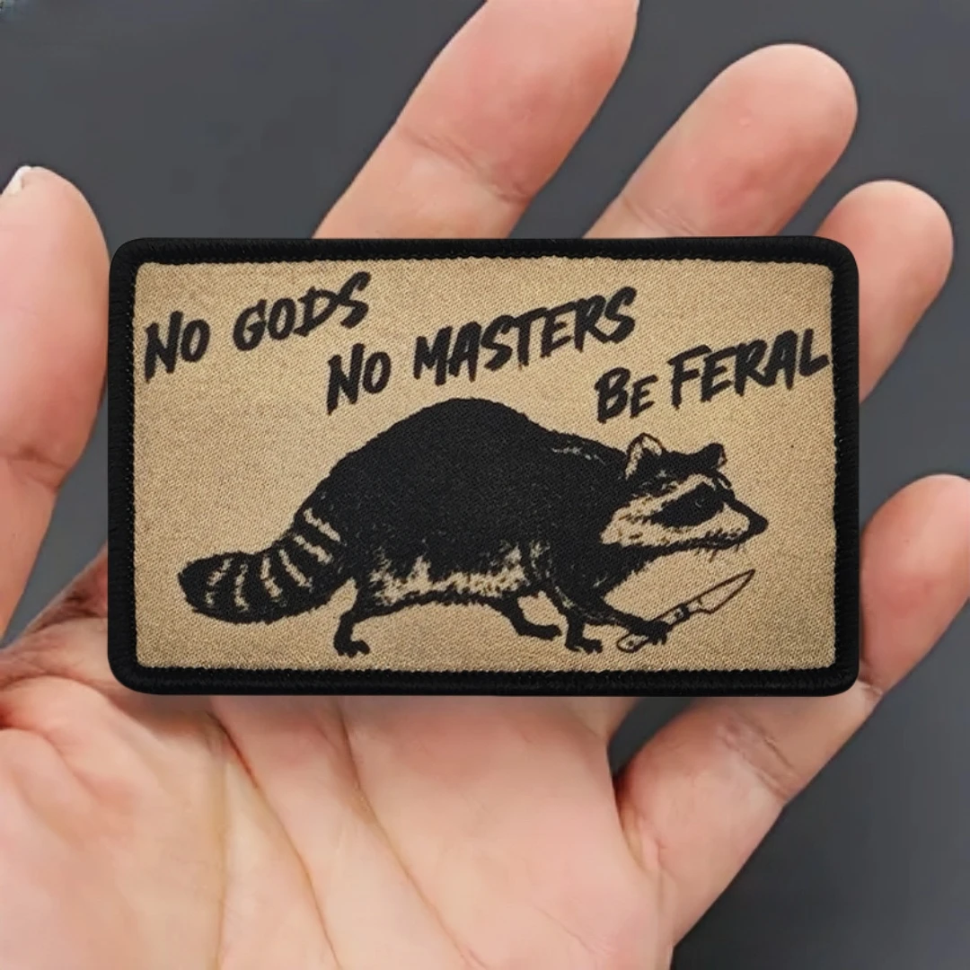 Parche táctico velcro mapache con cuchillo NO GODS MASTERS - imagen 3