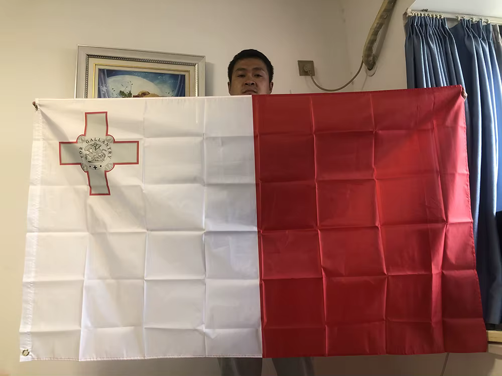 Bandera de Malta 90x150 cm en poliéster resistente para interior y exterior