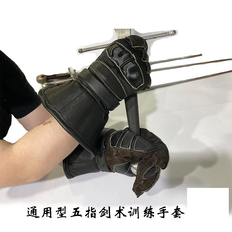 Guantes de entrenamiento HEMA listos para práctica
