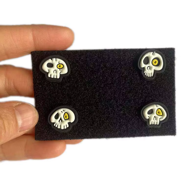 Parches luminosos PVC calavera con cierre gancho bucle para mochila - imagen 2