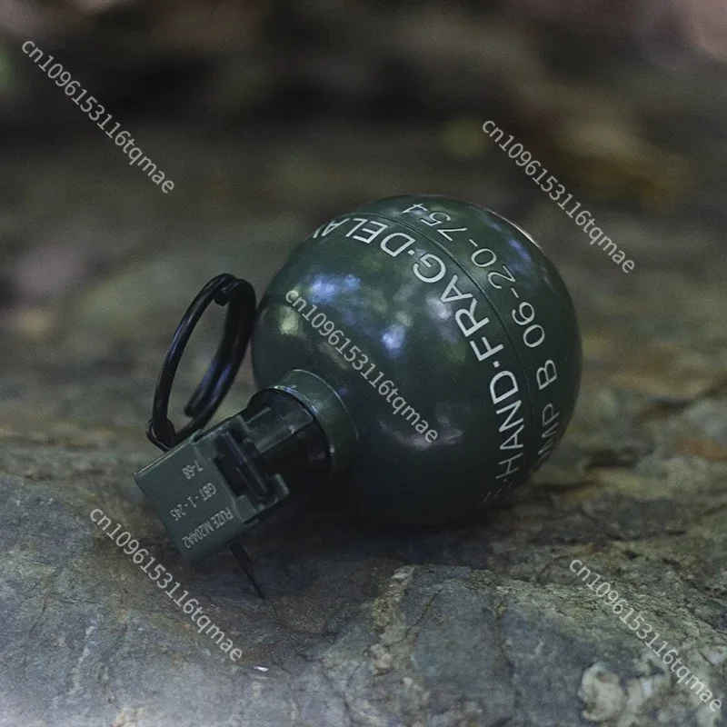Réplica M67 verde militar de metal para cine y colección - imagen 2