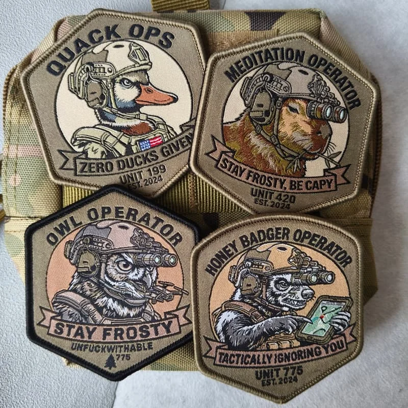 Parche tejido con diseño de animales y estilo táctico
