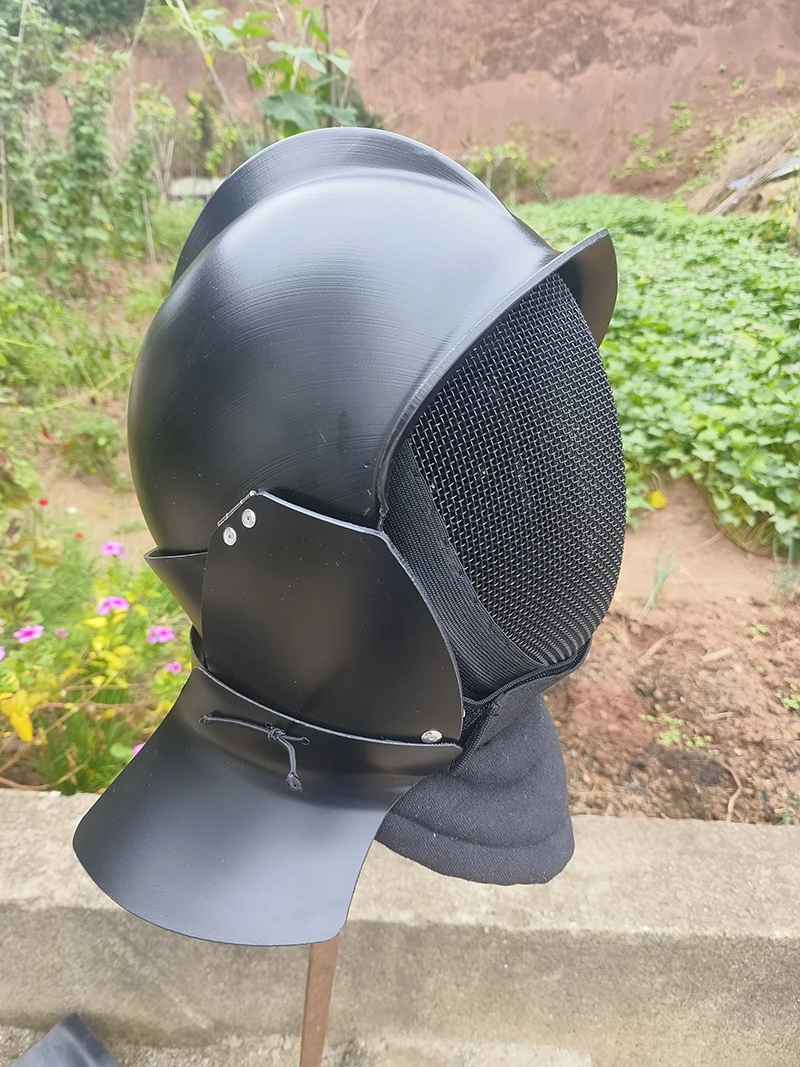 Casco duro de polímero HEMA para soldado al aire libre - vista frontal