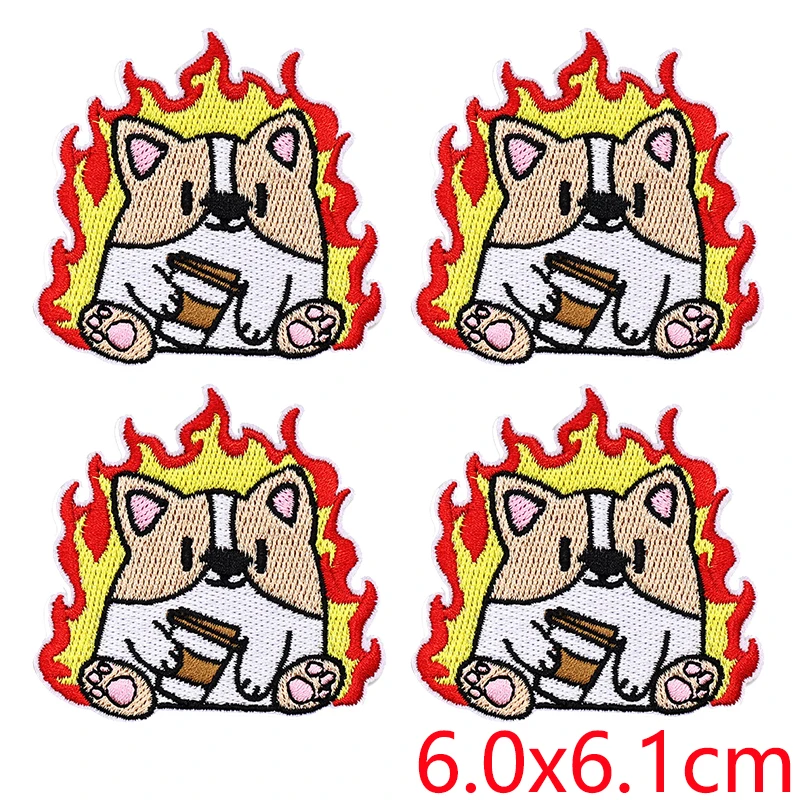 Parche de calavera con diseño de llama